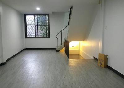 For Rent Bangkok Shophouse Sukhumvit BTS Ekkamai Watthana