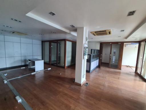 For Rent Bangkok Office Sathon Silom BTS Chong Nonsi Bang Rak