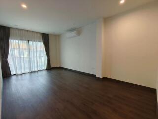 For Sale and Rent Bangkok Single House Sukhumvit BTS Ekkamai Watthana