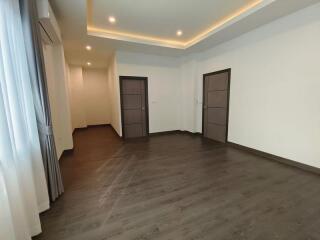 For Sale and Rent Bangkok Single House Sukhumvit BTS Ekkamai Watthana