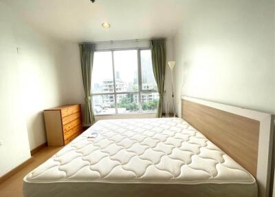 For Rent Spacious 2 Bed Condo Life @ Sukhumvit 65 only 200m from BTS Phra Khanong