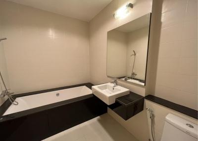 3 bedrooms 2 bathrooms size 114sqm. Chewathai Ratchaprarop for Rent 12.8mTHB