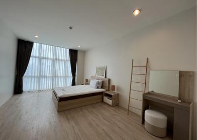 3 bedrooms 2 bathrooms size 114sqm. Chewathai Ratchaprarop for Rent 12.8mTHB