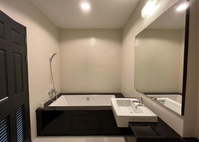 3 bedrooms 2 bathrooms size 114sqm. Chewathai Ratchaprarop for Sale 12.8mTHB