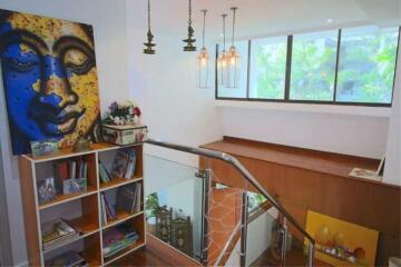 3 Bedrooms 3 Bathrooms Size 445sqm. Supalai Place Sukhumvit 39 for Sale 32mTHB