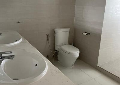 3 Bedrooms 4 Bathrooms Size 315sqm. Kallista Mansion for Rent 120,000 Sale 34mTHB