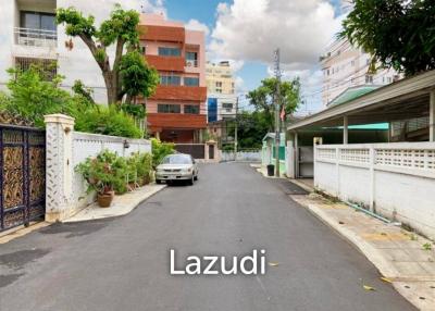 Land with a house in the Heart of Sathorn For Sale