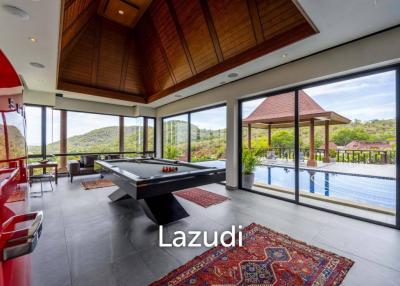 Panorama: Luxury Villa with Stunning Views