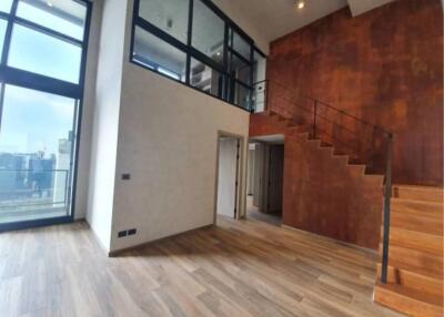 3 Bedrooms 3 Bathrooms Size 130sqm. Loft Asoke for Rent 85,000 THB