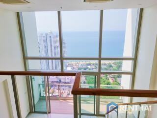 Special unit on top floor of the riviera jomtien