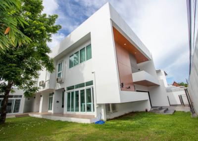 Luxury 4-Bedroom Villa for Rent: The Pinnacle, Chiang Mai, 600 Sqm