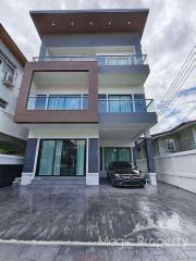 4 Bedrooms Single House For Sale in Sukhumvit 65, Watthana, Bangkok