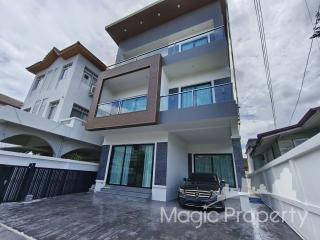 4 Bedrooms Single House For Sale in Sukhumvit 65, Watthana, Bangkok