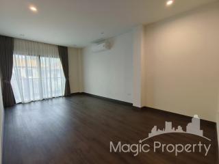 4 Bedrooms Single House For Sale in Sukhumvit 65, Watthana, Bangkok