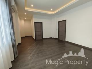 4 Bedrooms Single House For Sale in Sukhumvit 65, Watthana, Bangkok