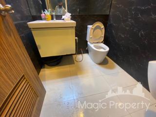 Townhouse for Rent in Soi Sukhumvit 26, Khlong Tan, Khlong Toei, Bangkok