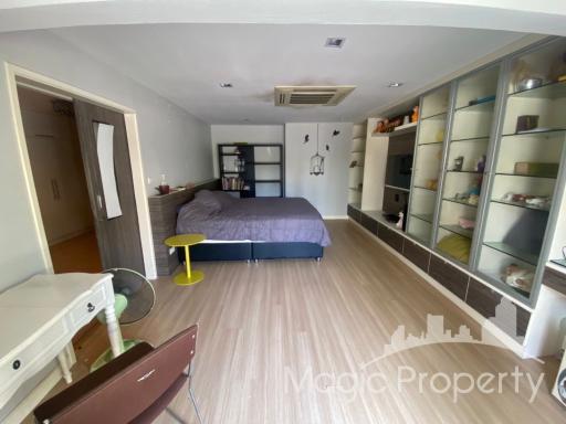 Townhouse for Rent in Soi Sukhumvit 26, Khlong Tan, Khlong Toei, Bangkok