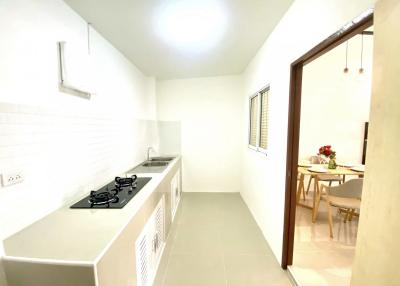 Open for reservation, 1-storey townhome, minimalist style, starting price at 1.79 million baht (pre-sale price under construction) Project Arunsiri