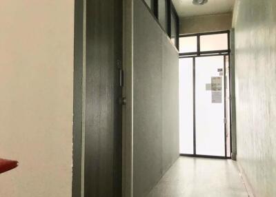 5 bed House Silom Sub District H020179