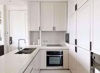 2 bed Condo in BEATNIQ Sukhumvit 32 Khlongtan Sub District C020164