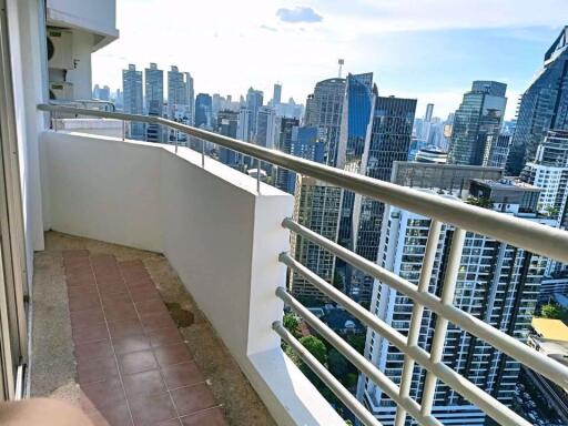 2 bed Condo in The Waterford Diamond Khlongtan Sub District C020159