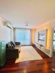 1 bed Condo in The 49 Plus 2 Khlong Tan Nuea Sub District C020129