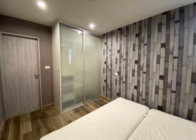 1 bed Condo in Le Rich @ Aree station Phayathai District C020126