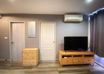 1 bed Condo in Le Rich @ Aree station Phayathai District C020126