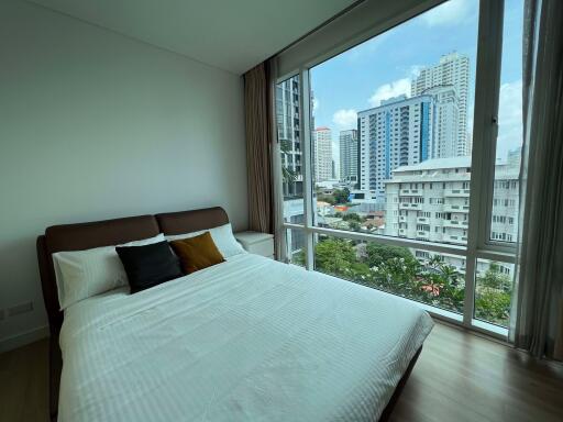 2 bed Condo in Fullerton Sukhumvit Khlongtoei Sub District C020097