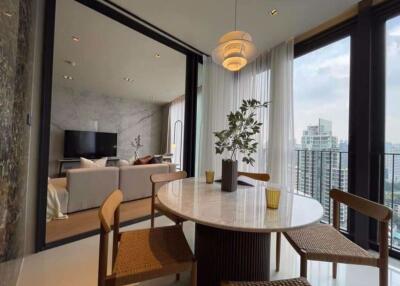 2 bed Condo in BEATNIQ Sukhumvit 32 Khlongtan Sub District C020081