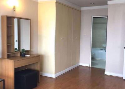 3 bed Condo in The Waterford Diamond Khlongtan Sub District C020067