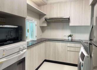 2 bed Condo in Sathorn Gardens Thungmahamek Sub District C020055