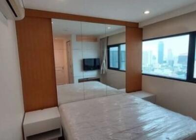 1 bed Condo in Sathorn Gardens Thungmahamek Sub District C020054