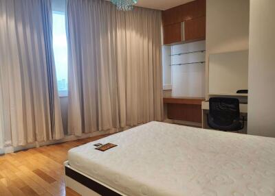 2 bed Condo in Millennium Residence Khlongtoei Sub District C020052