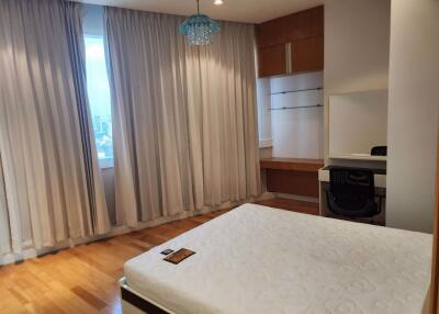 2 bed Condo in Millennium Residence Khlongtoei Sub District C020052