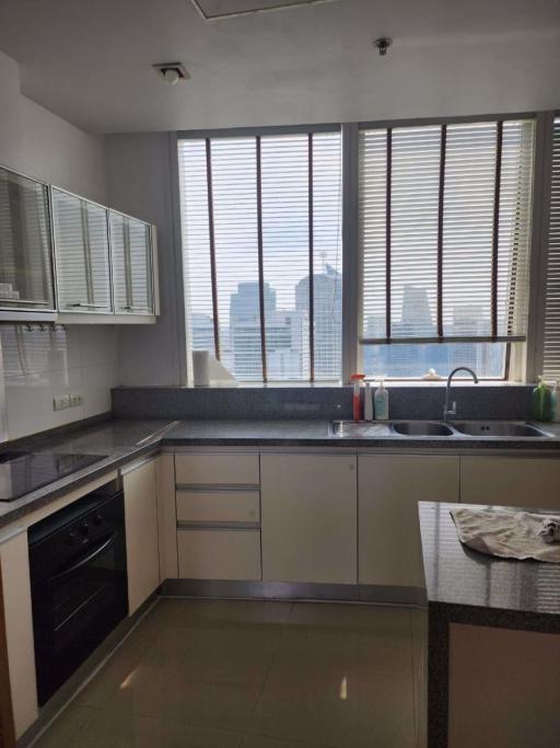 2 bed Condo in Millennium Residence Khlongtoei Sub District C020052