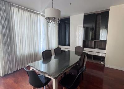 3 bed Condo in Siri Residence Khlongtan Sub District C020047