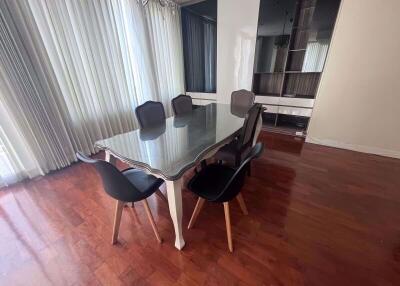 3 bed Condo in Siri Residence Khlongtan Sub District C020047