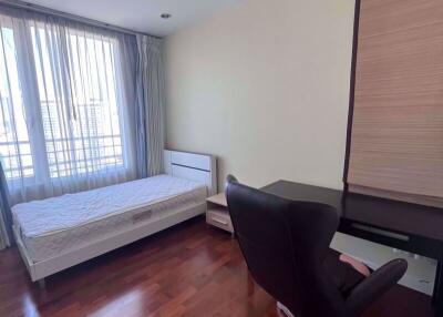 3 bed Condo in Siri Residence Khlongtan Sub District C020047