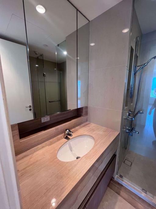 3 ห้องนอน, 3 ห้องน้ำ คอนโด ราคา ฿ 200,000/เดือน