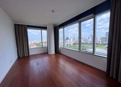 3 bed Condo in 185 Rajadamri Lumphini Sub District C020043