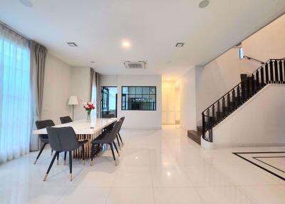 4 bed House in Nantawan Rama 9 - New Krungthepkretha Prawet Sub District H020025