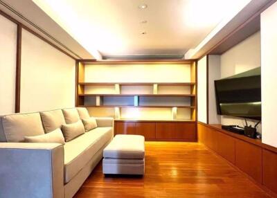 3 bed Condo in Hansar Rajdamri Lumphini Sub District C020020