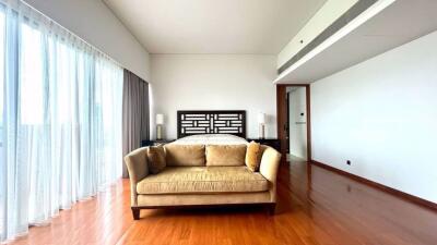 3 bed Condo in Hansar Rajdamri Lumphini Sub District C020020