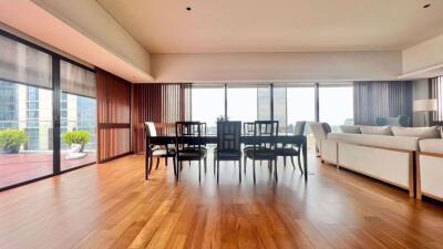 3 bed Condo in Hansar Rajdamri Lumphini Sub District C020020