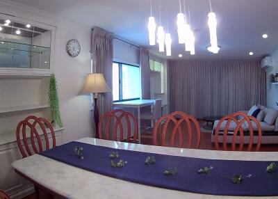 3 bed Condo in Srivara Mansion Din Daeng District C020000