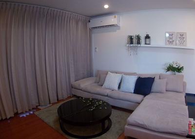 3 bed Condo in Srivara Mansion Din Daeng District C020000