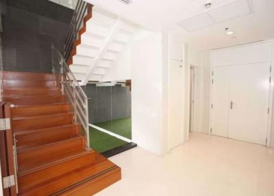 4 bed Duplex in Royal Residence Park Lumphini Sub District D019935