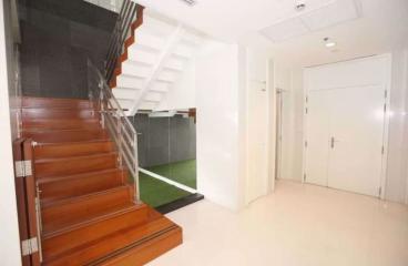 4 bed Duplex in Royal Residence Park Lumphini Sub District D019935