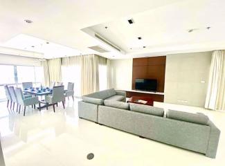 4 bed Duplex in Royal Residence Park Lumphini Sub District D019935